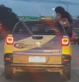 Vídeo flagrante mulheres corpos para fora do carro na MG 10 TV